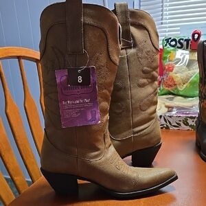 ADT Brown Heeled Boots with Classic Western Style and Pointed Toe